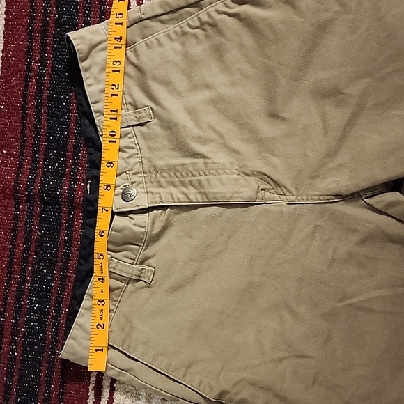 🔴 🔚🔜 SALE Volcom Khaki Shorts. - Picture 2 of 9